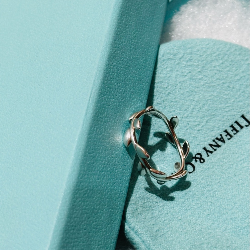 TIFFANY & CO Paloma Picasso
Olive Leaf Band Ring - Picture 4 of 6